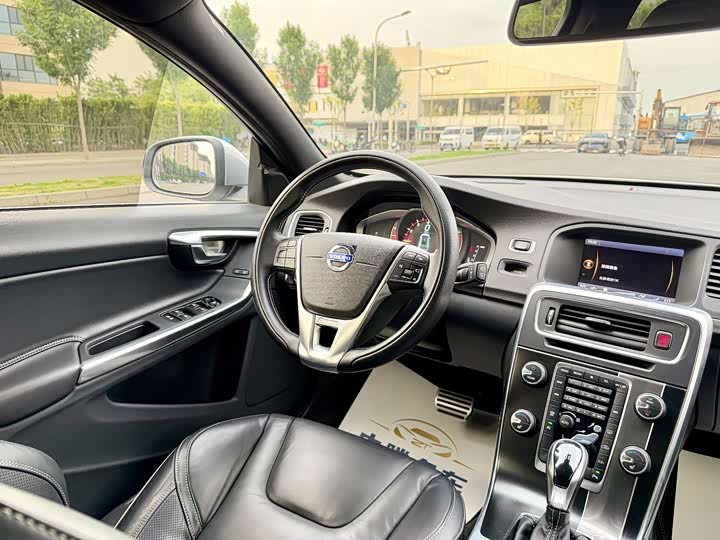 Volvo V60, 2014 года фото 15