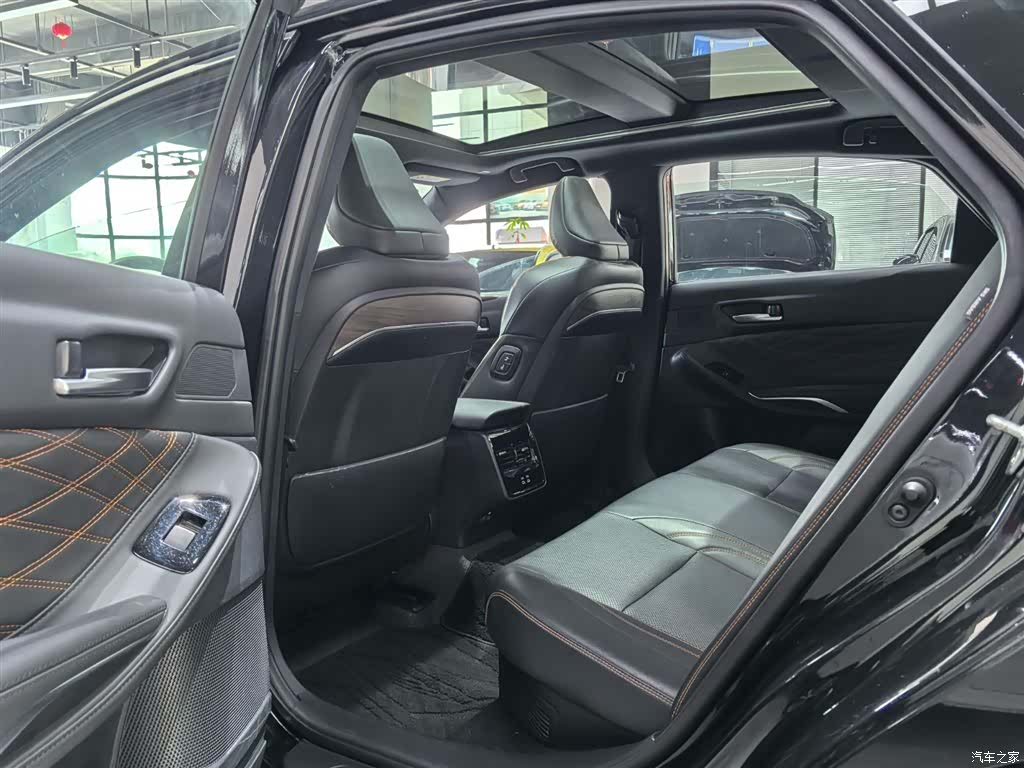 Toyota Avalon, 2024 все фото
