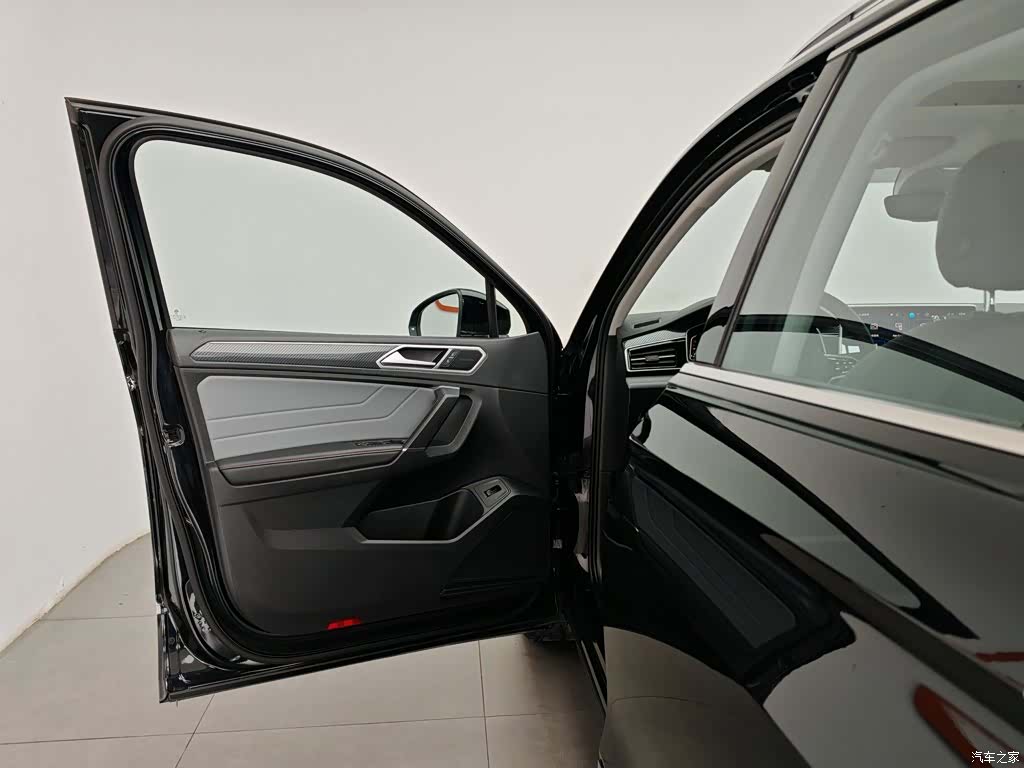 Volkswagen Tiguan L, 2023 8
