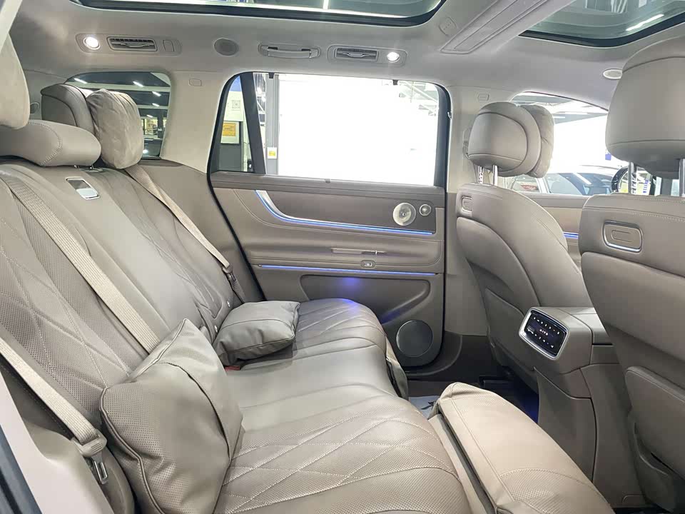 AITO Ask the world M9