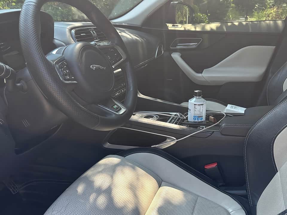 Jaguar F-PACE Jaguar F-PACE