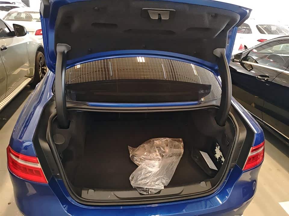 Jaguar XEL Jaguar XEL