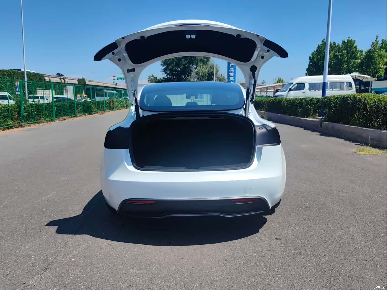 Tesla Model 3, 2026 9