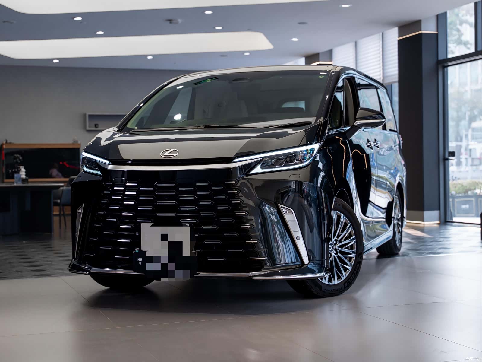 Lexus LM