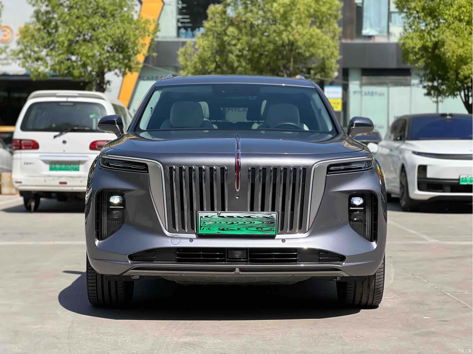 Hongqi E-HS9, 2023 2
