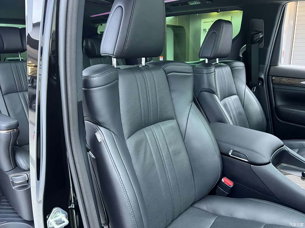 Toyota Vellfire, 2023 23