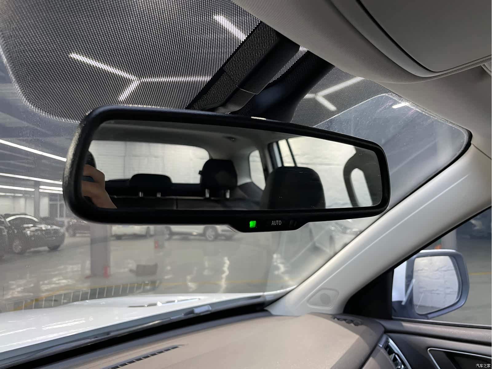 Roewe RX8, 2018 13