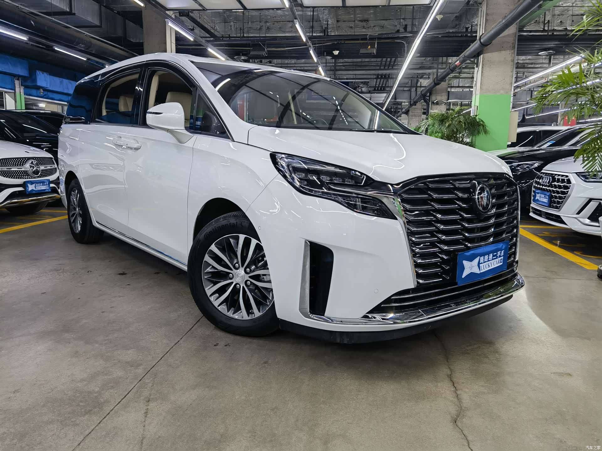 Buick GL8, 2022 3