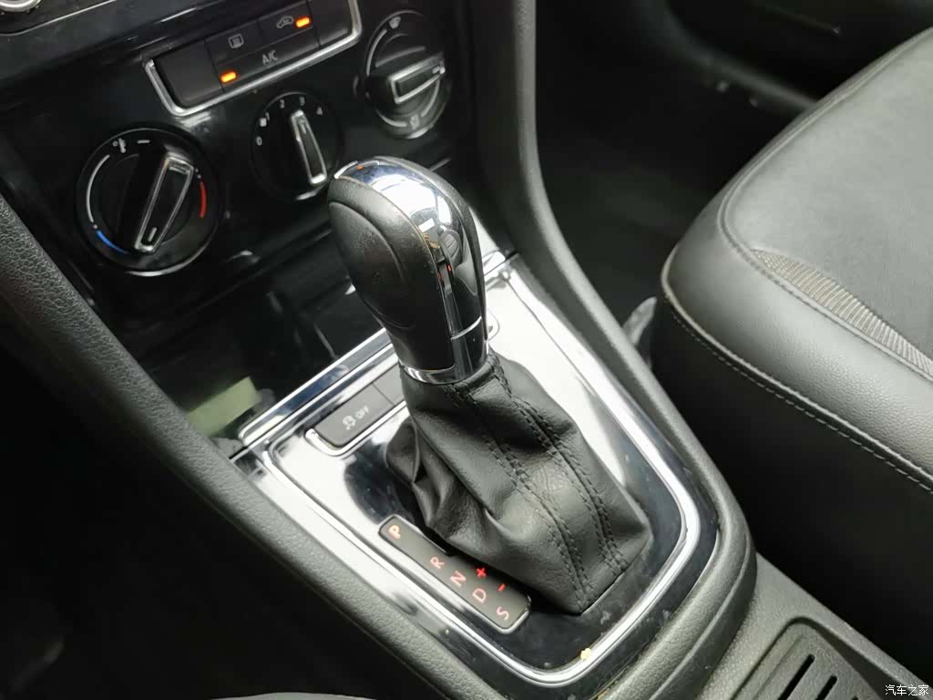 Volkswagen Bora, 2015 13