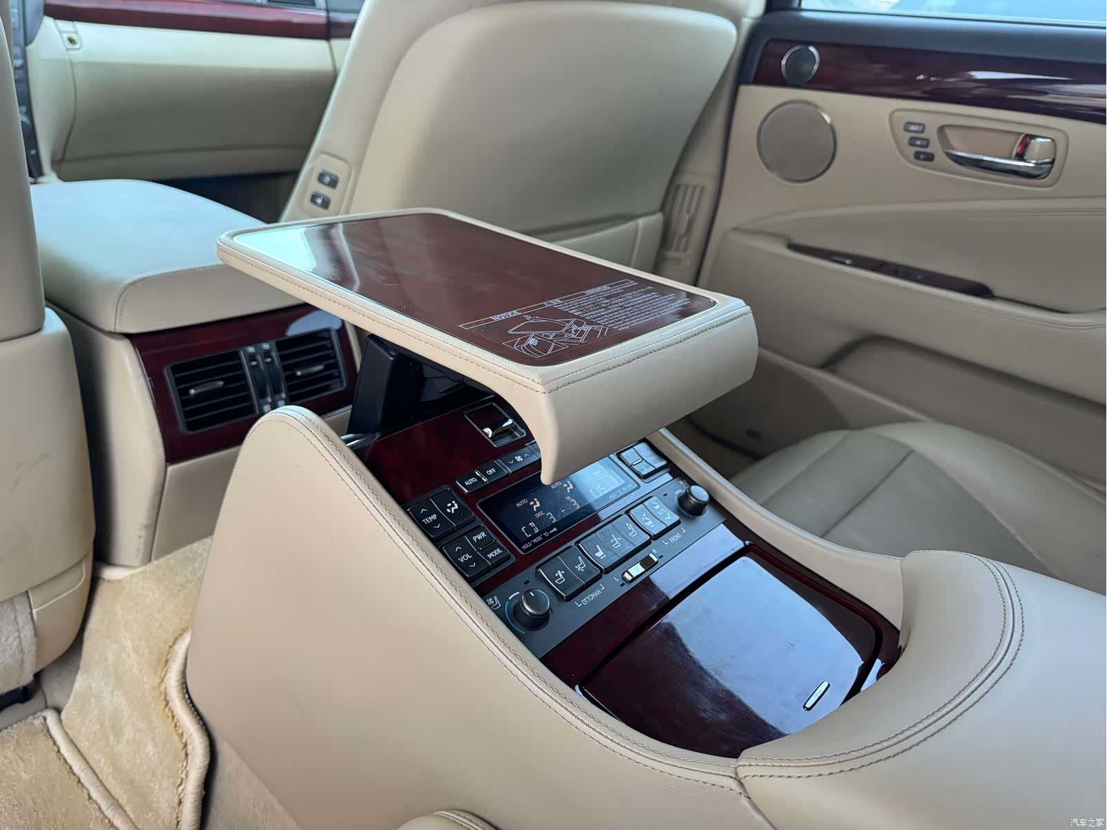 Lexus LS, 2008 9