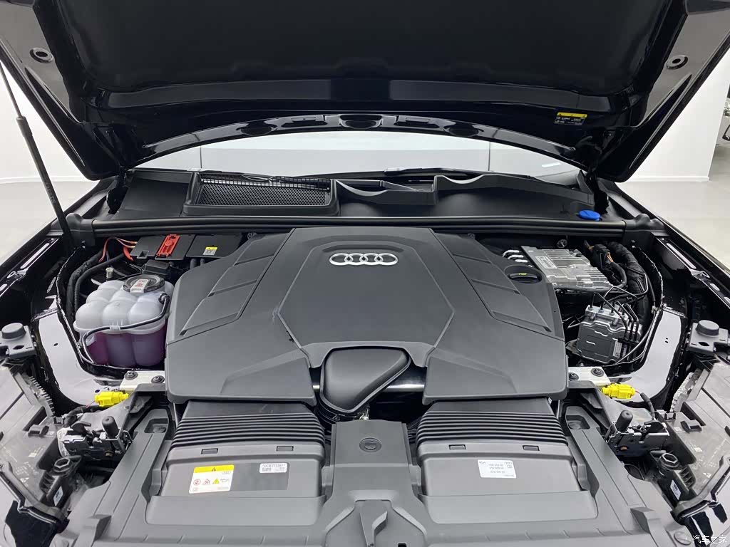 Audi Q7, 2025 27