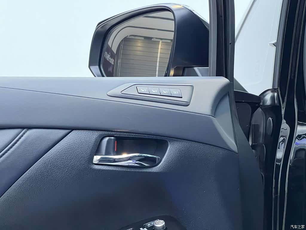 Toyota Vellfire, 2023 25