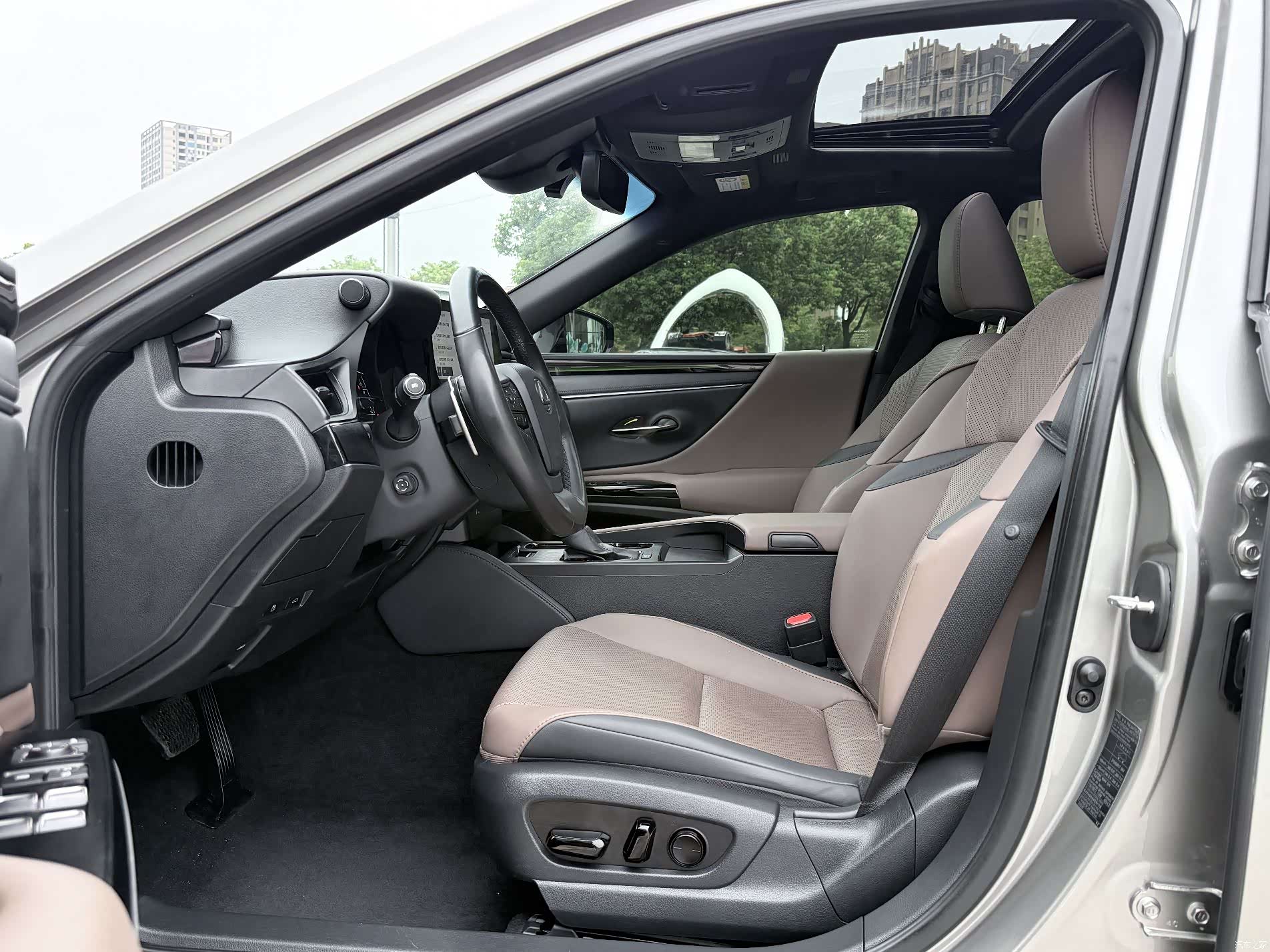 Lexus ES, 2023 все фото