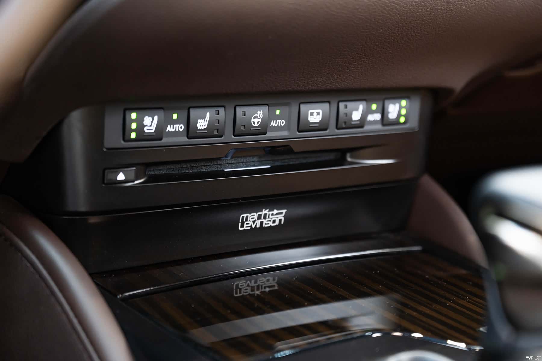 Lexus ES, 2019 17