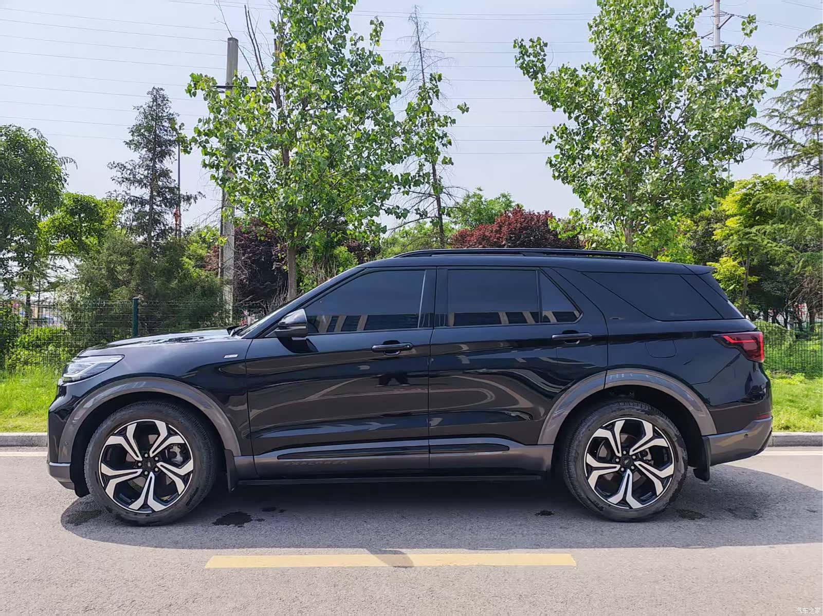 Ford Explorer, 2022 3