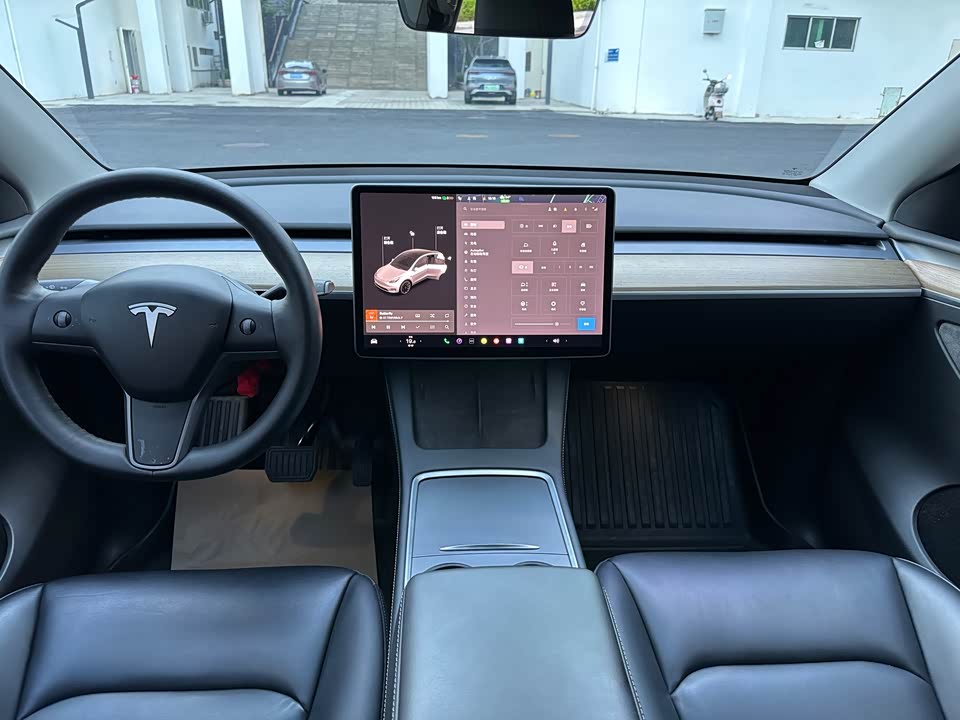 Tesla Model Y Tesla Model Y
