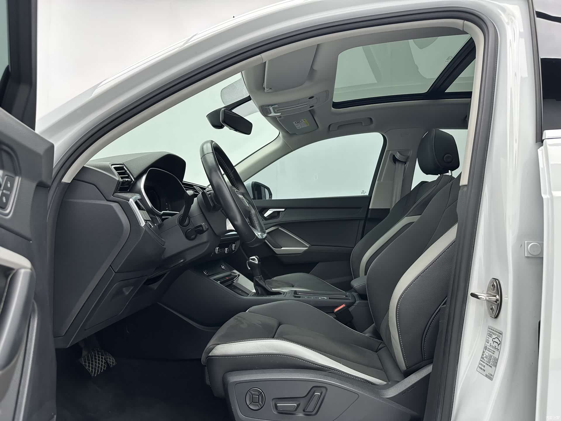 Audi Q3, 2022 все фото