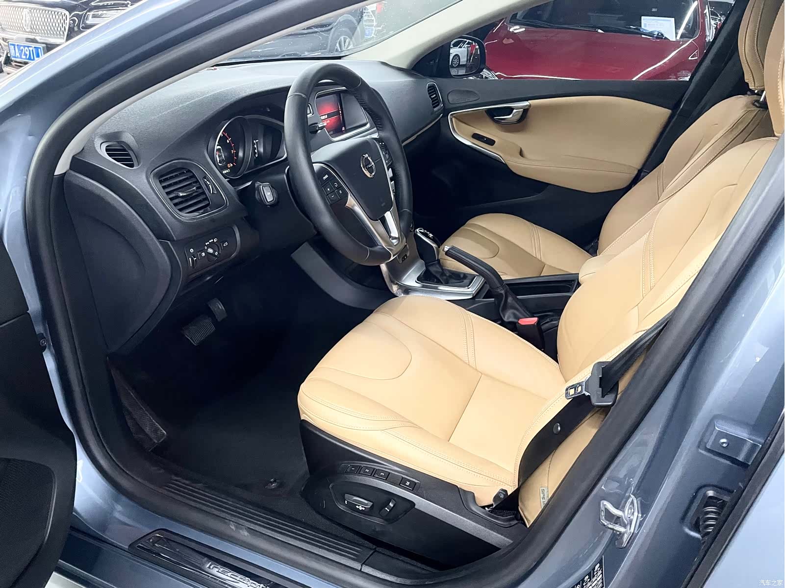 Volvo V40, 2018 8