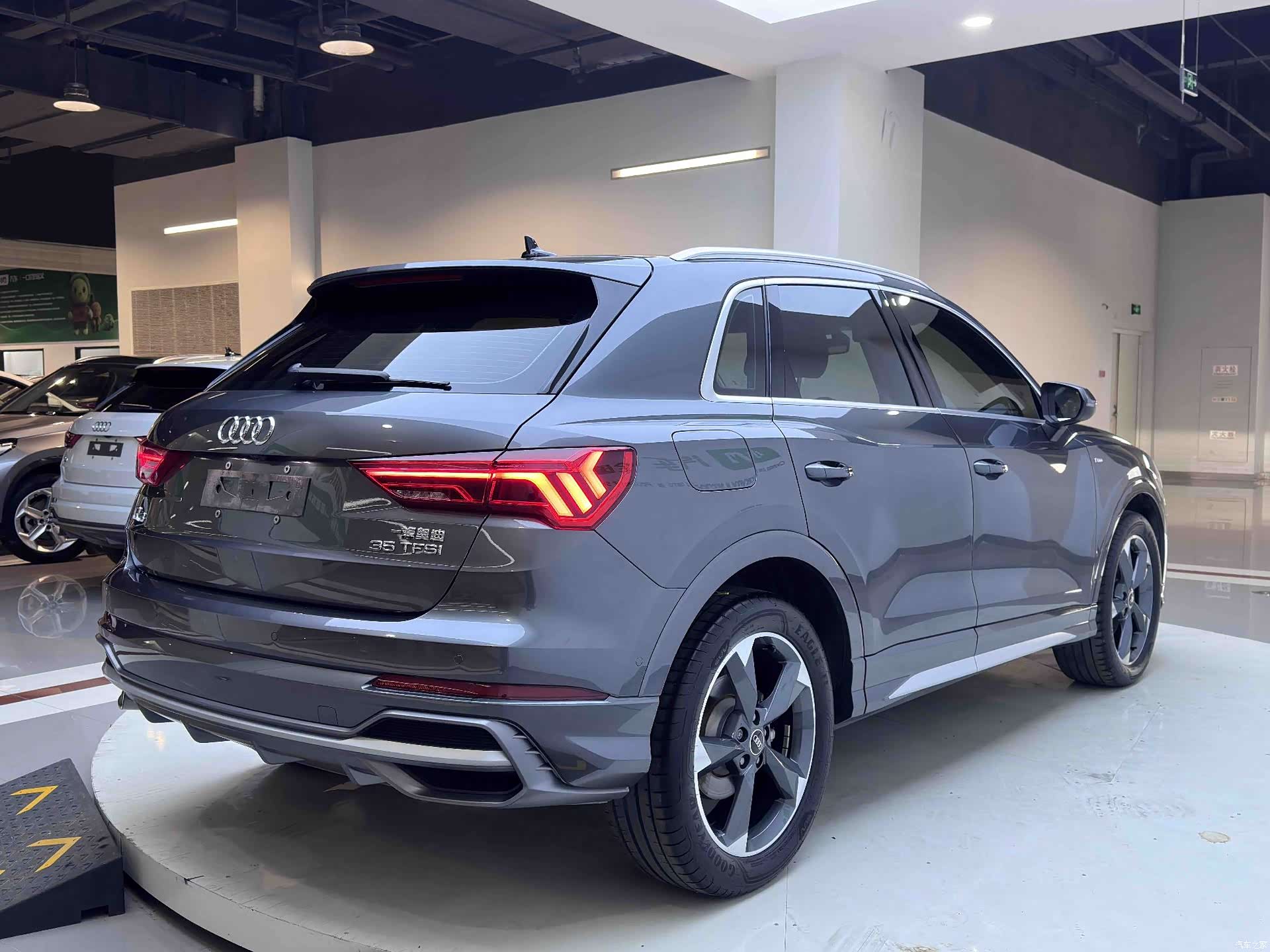Audi Q3, 2022 все фото