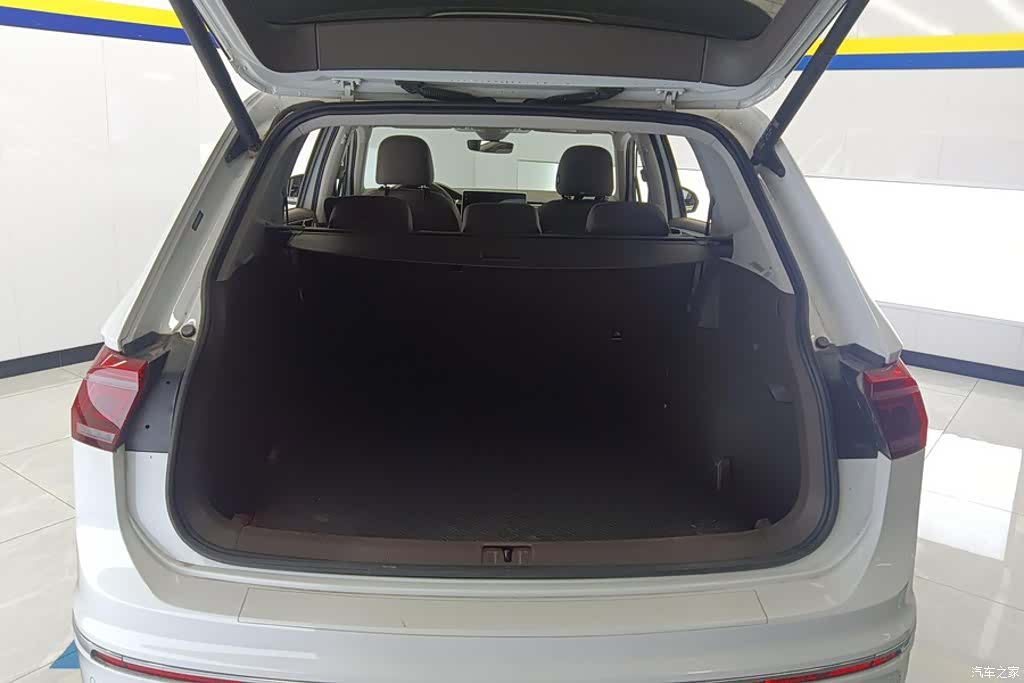 Volkswagen Tiguan L, 2023 4