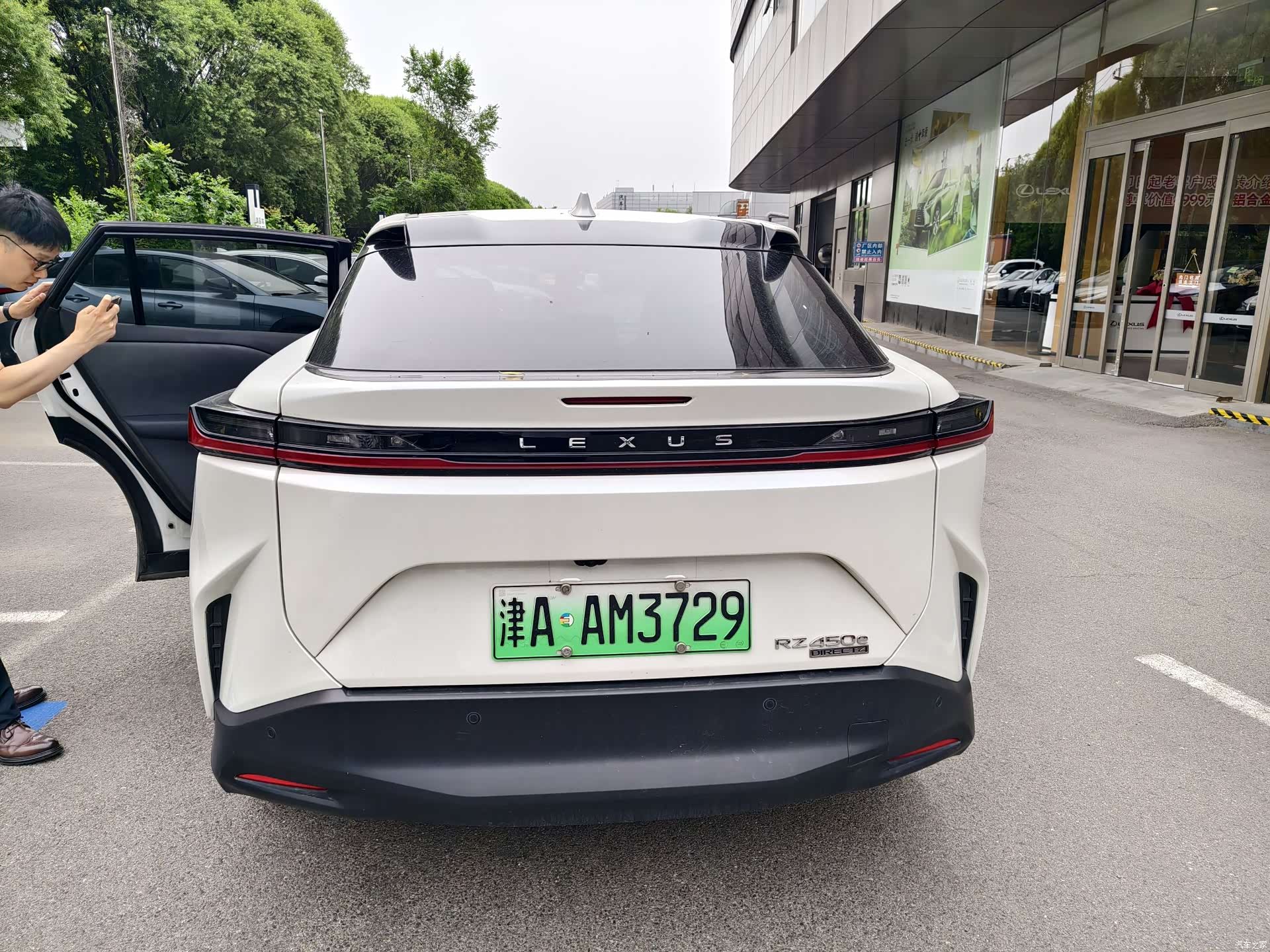 Lexus RZ, 2023 все фото