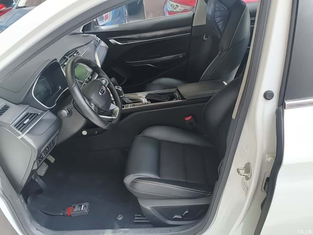 Geely Binray, 2022 15