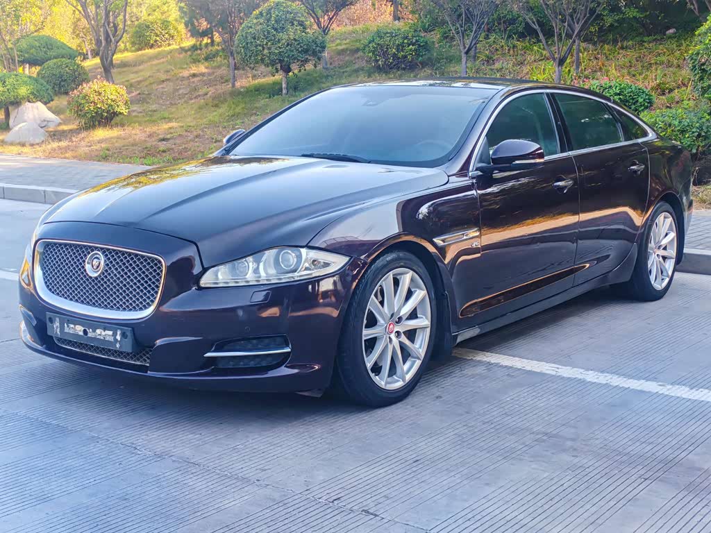 Jaguar XJ
