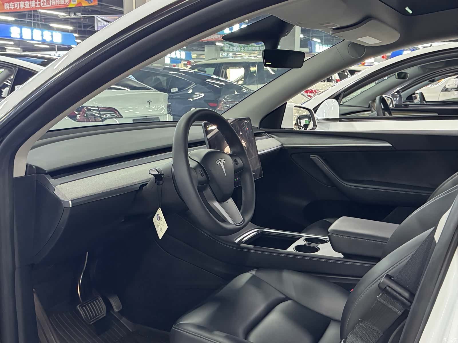 Tesla Model Y, 2023 4
