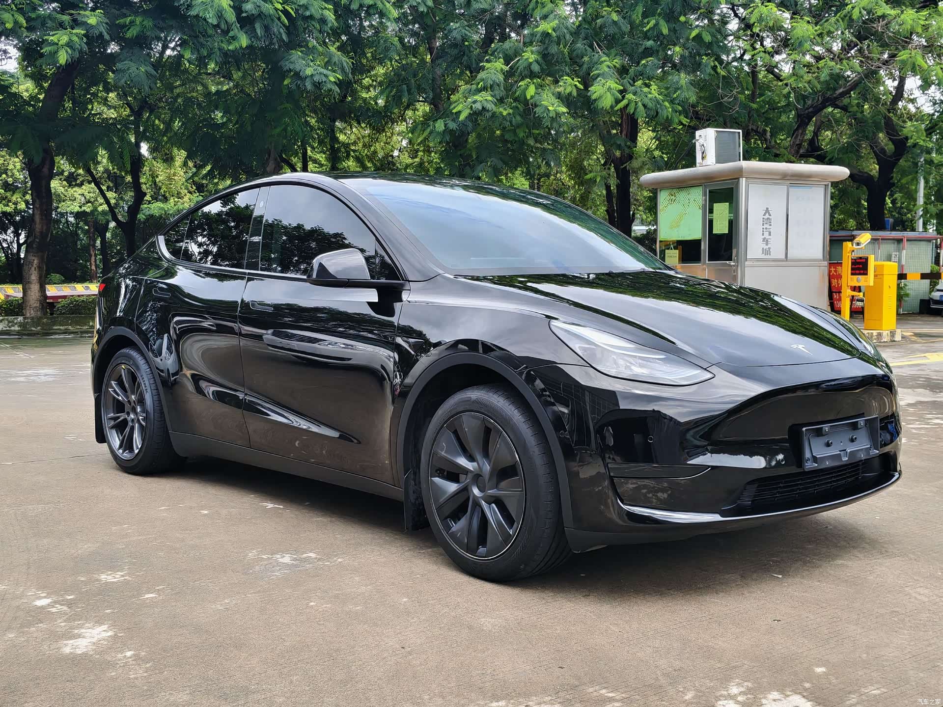 Tesla Model Y, 2023 2