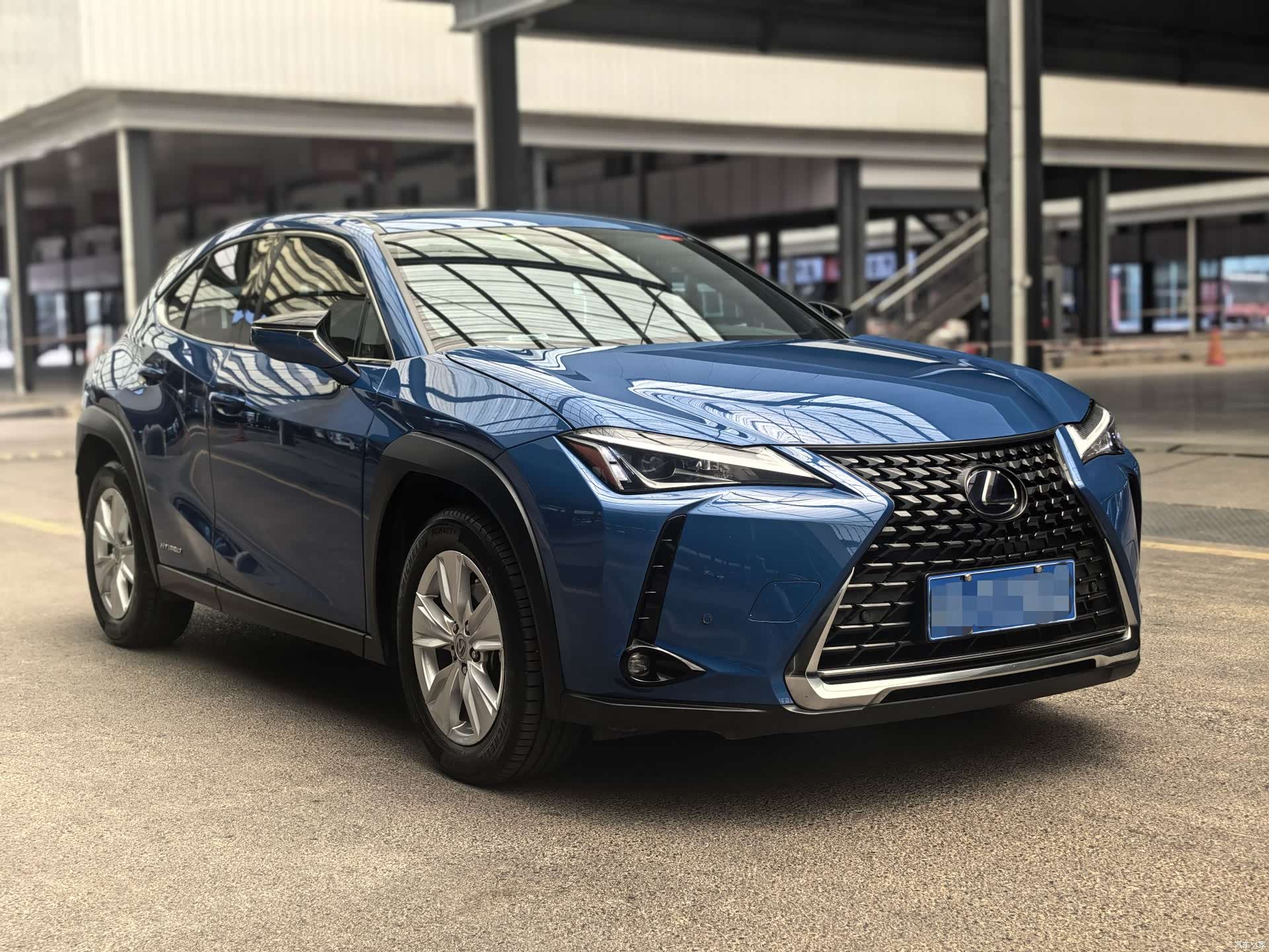 Lexus UX, 2021 3