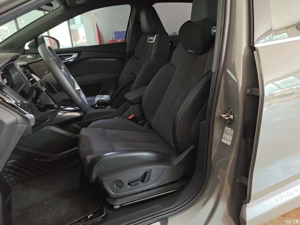 Audi Q4 e-tron, 2024 15