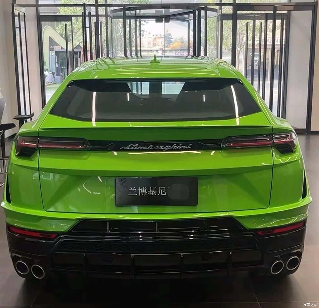 Lamborghini Urus, 2024 9