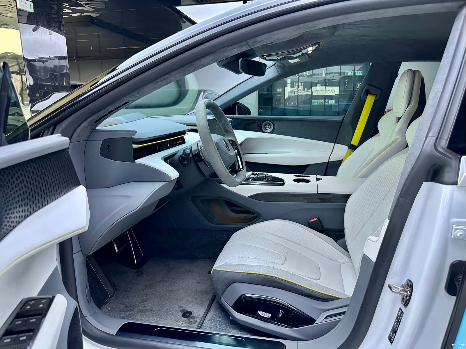 Lotus EMEYA, 2025 8