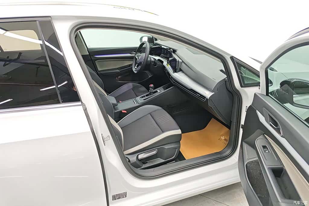 Volkswagen Golf, 2024 8