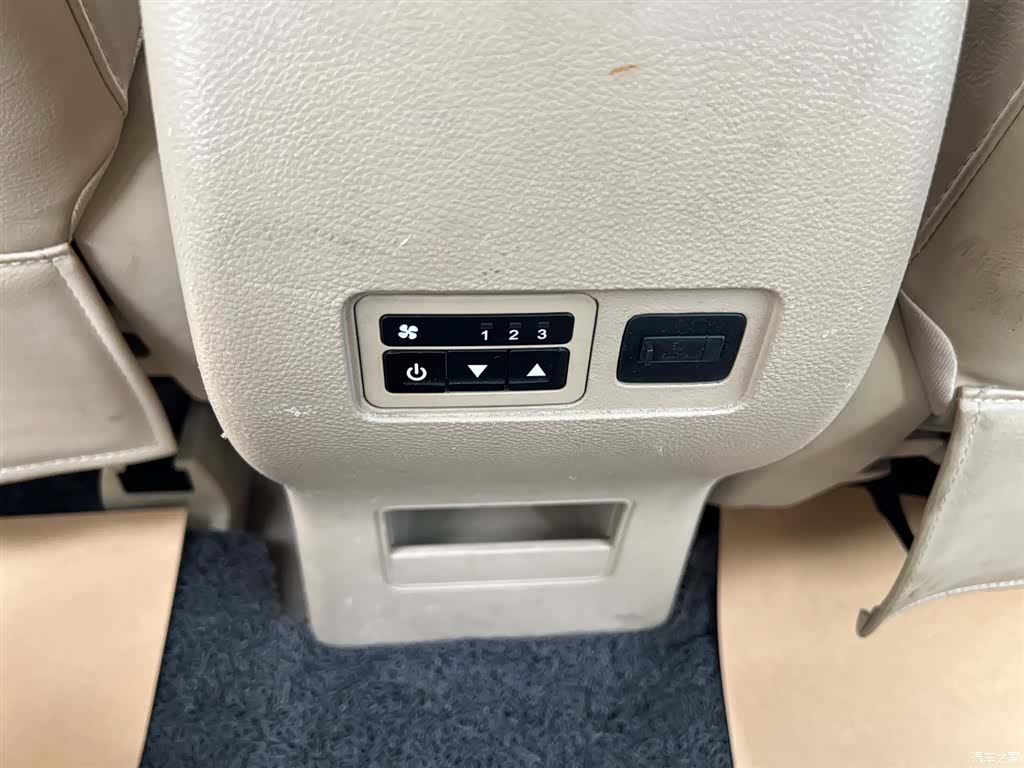 Wuling 730, 2015 15