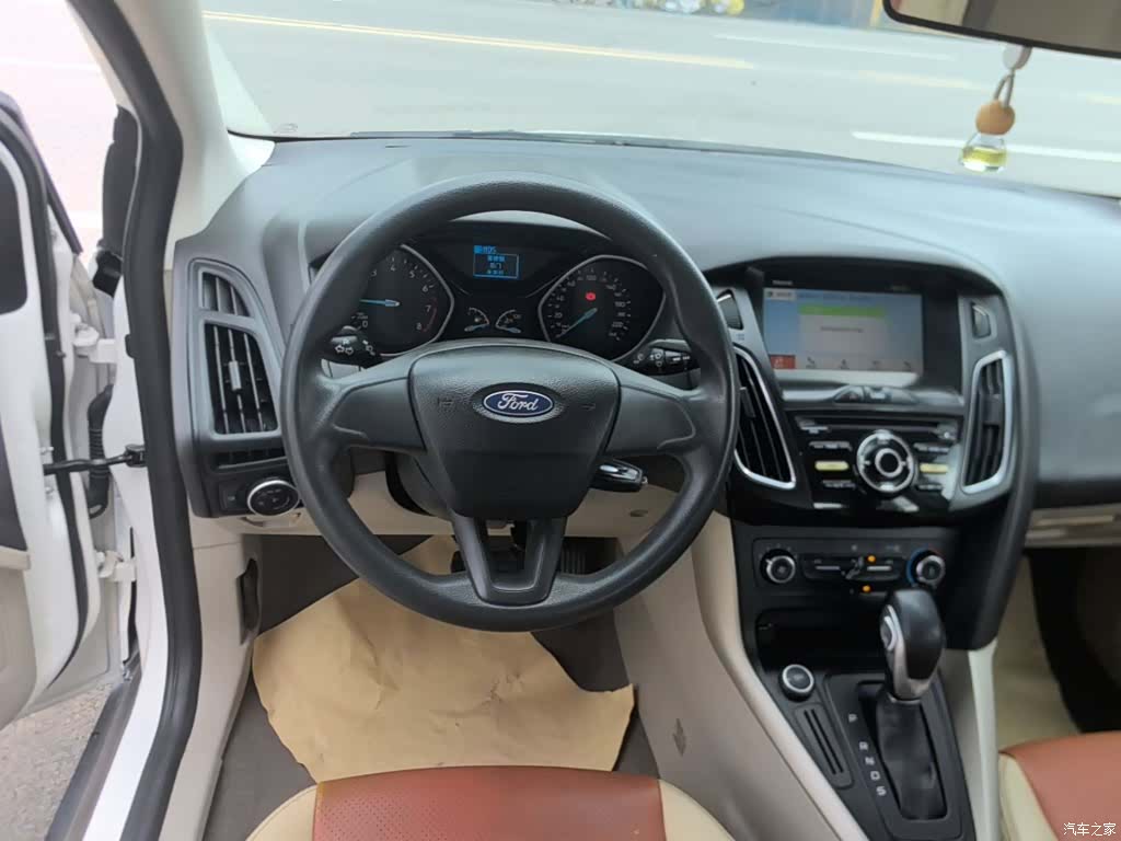 Ford Focus, 2018 11