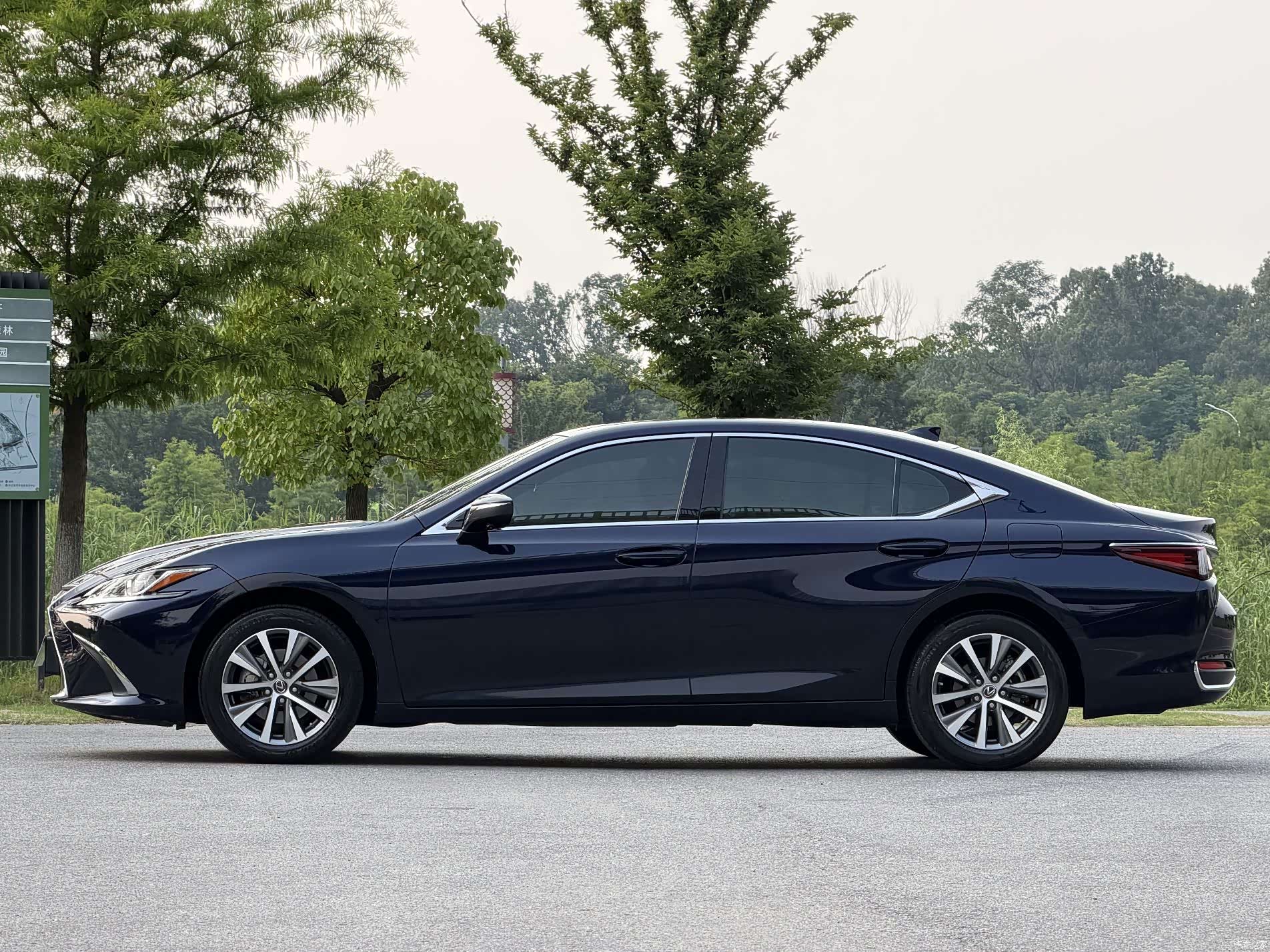 Lexus ES, 2021 17