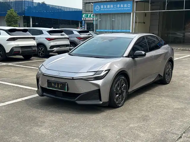 Toyota bZ3 2023 — купить из Китая под заказ