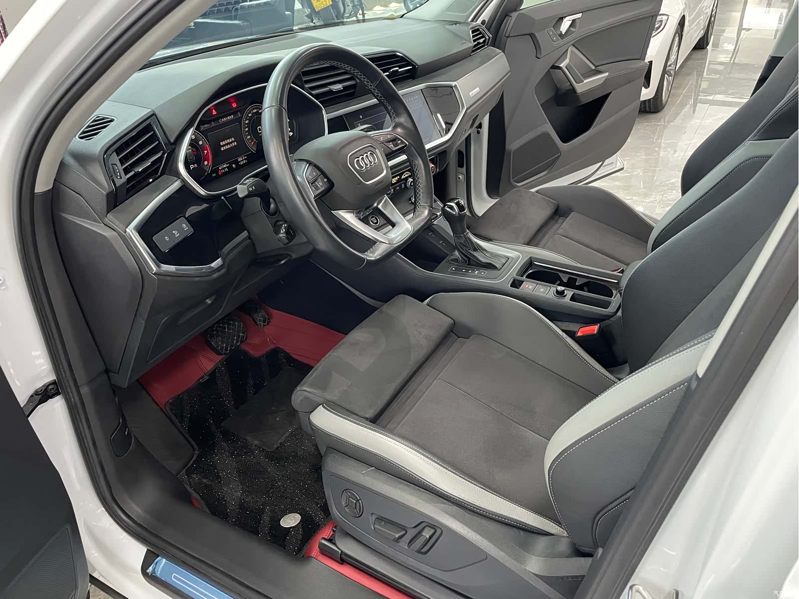 Audi Q3, 2022 все фото