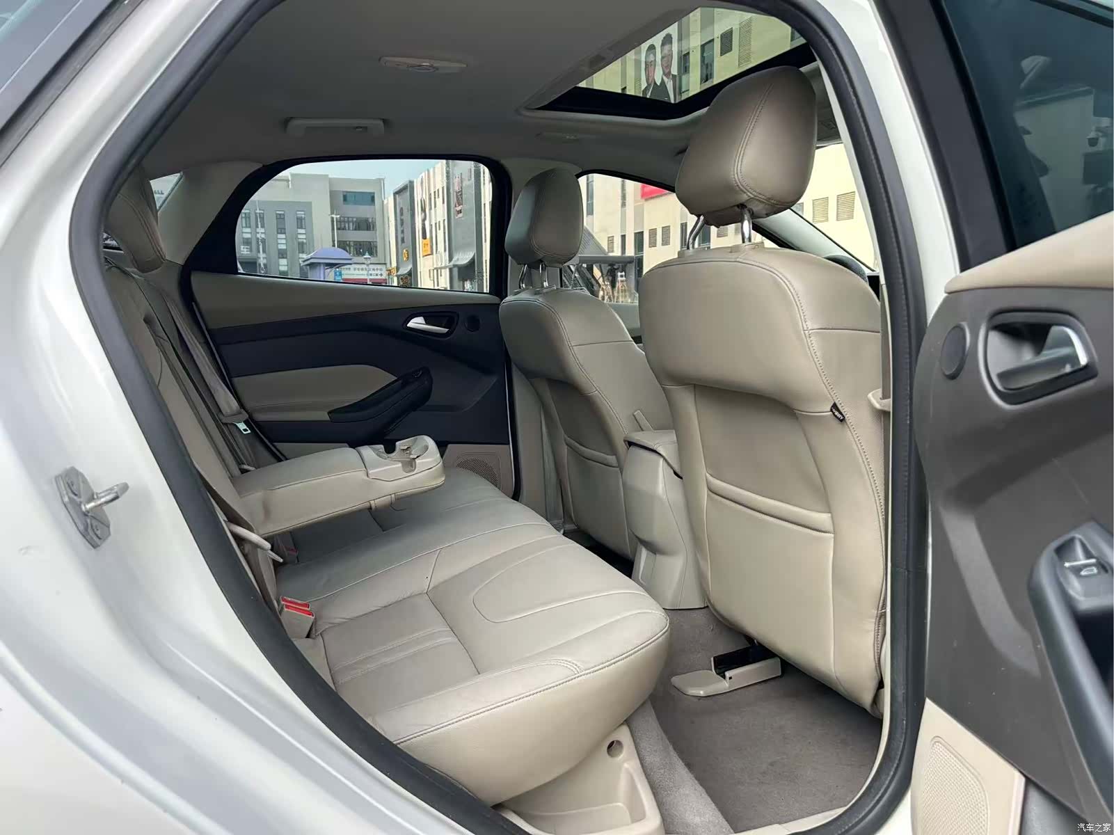 Ford Focus, 2014 8