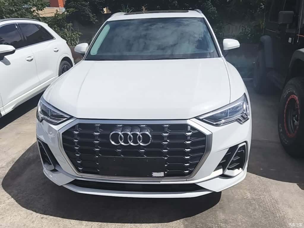 Audi Q3, 2023 3