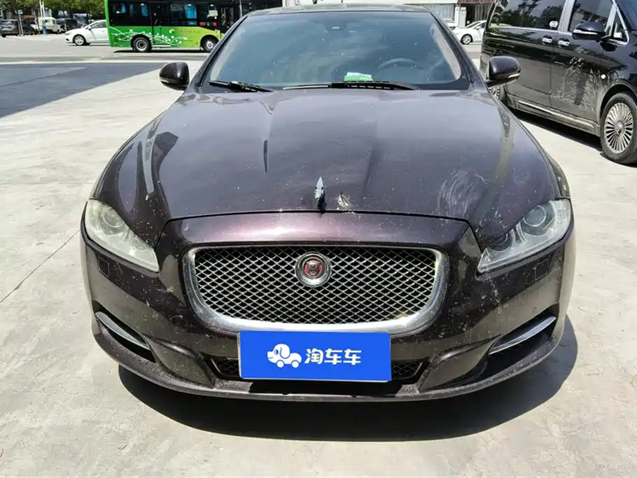Jaguar XJ