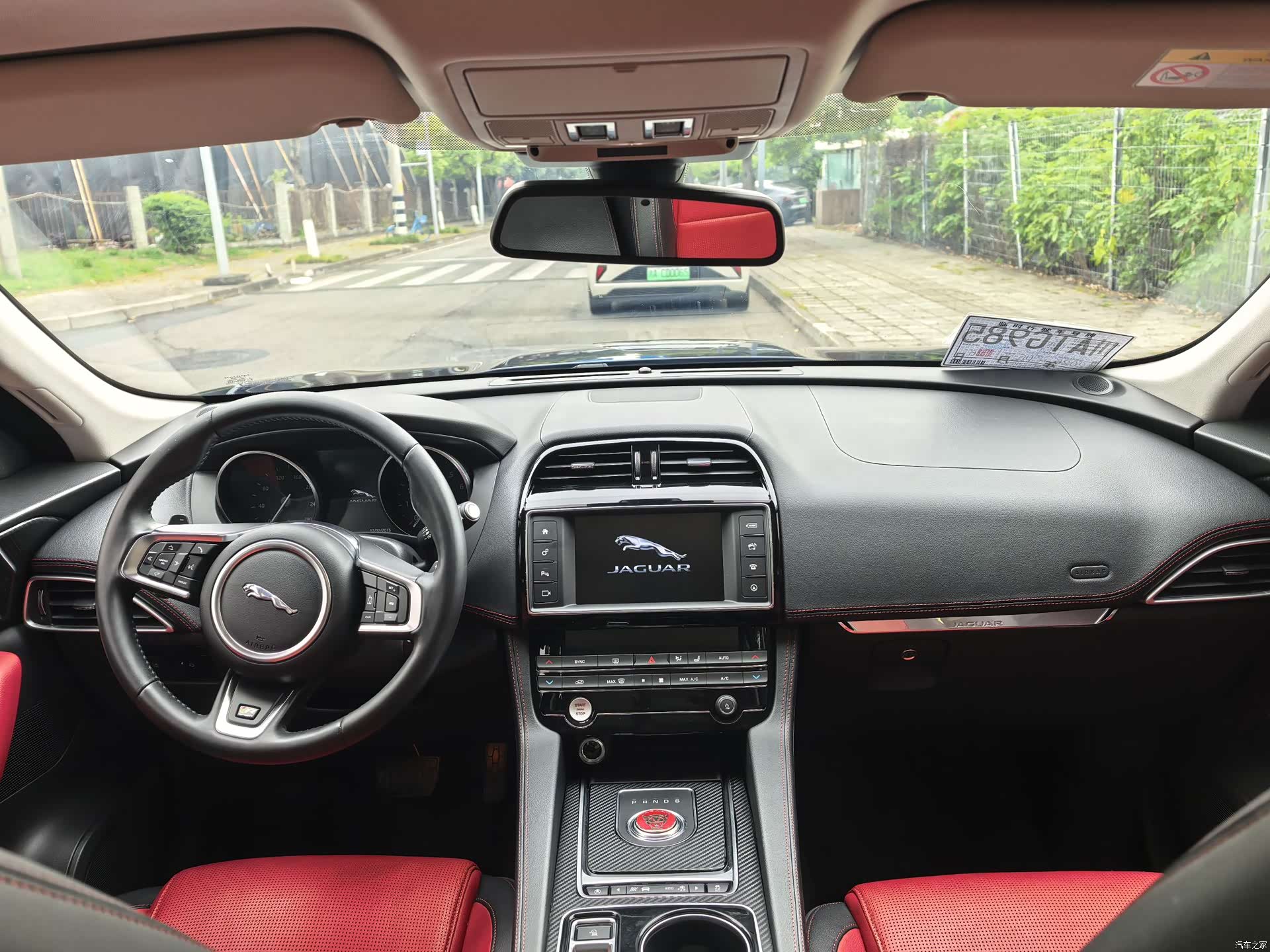 Jaguar F-PACE, 2017 11