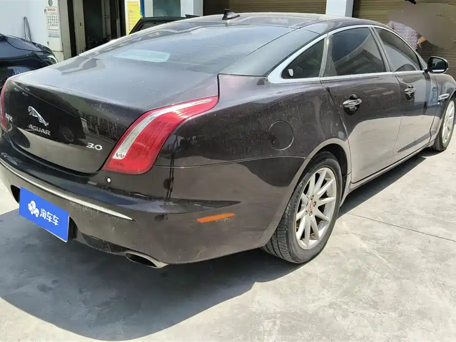 Jaguar XJ