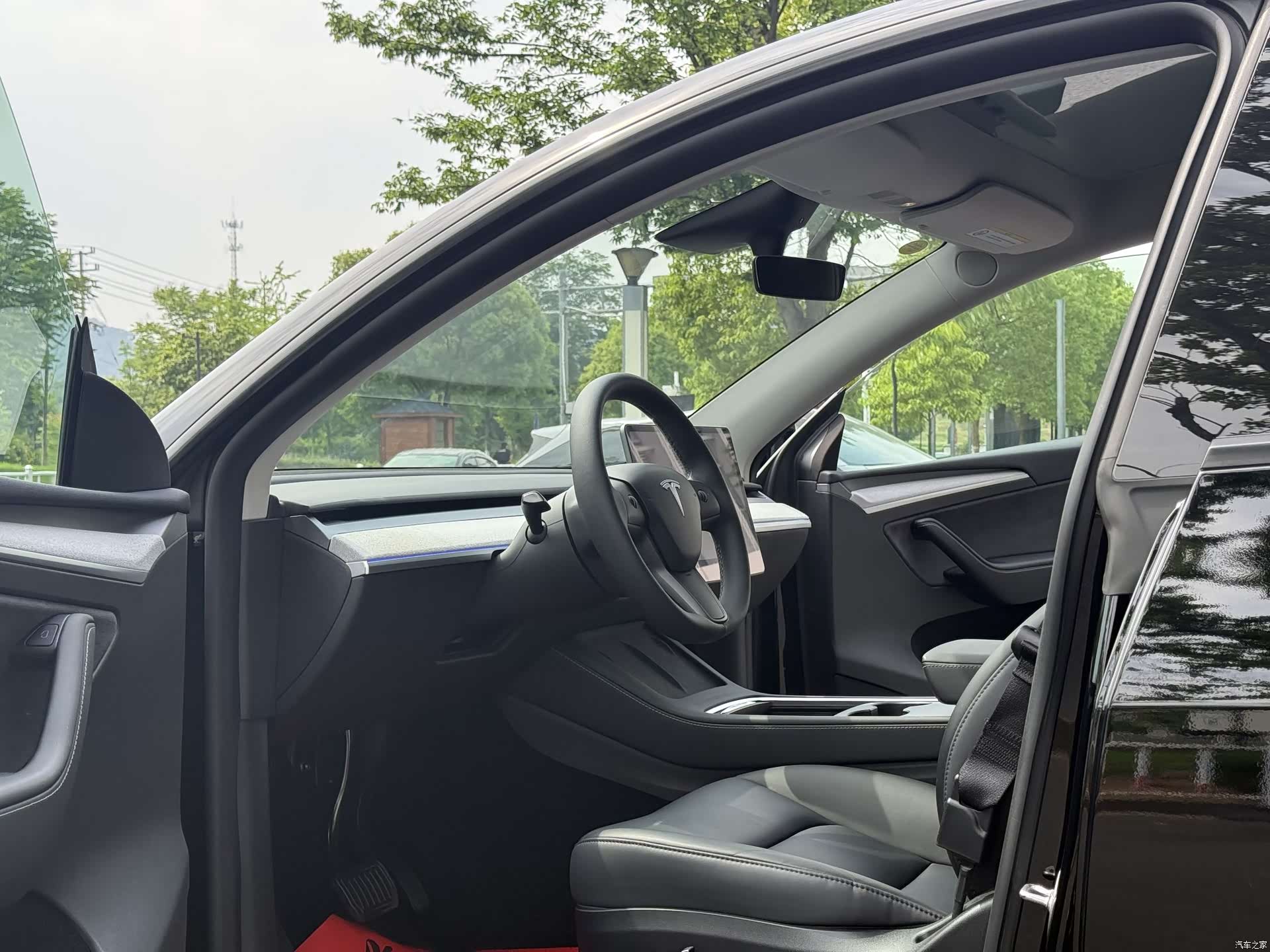 Tesla Model Y, 2023 4
