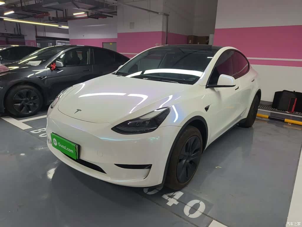 Tesla Model Y, 2023 1