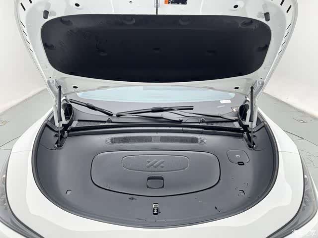 IM Motors LS6, 2025 9