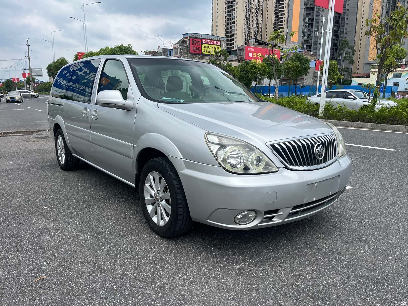 Buick GL8, 2012 3