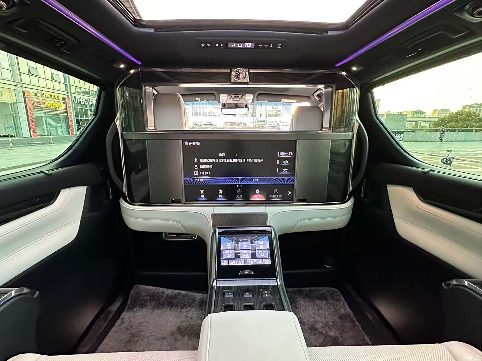 Lexus LM, 2022 10