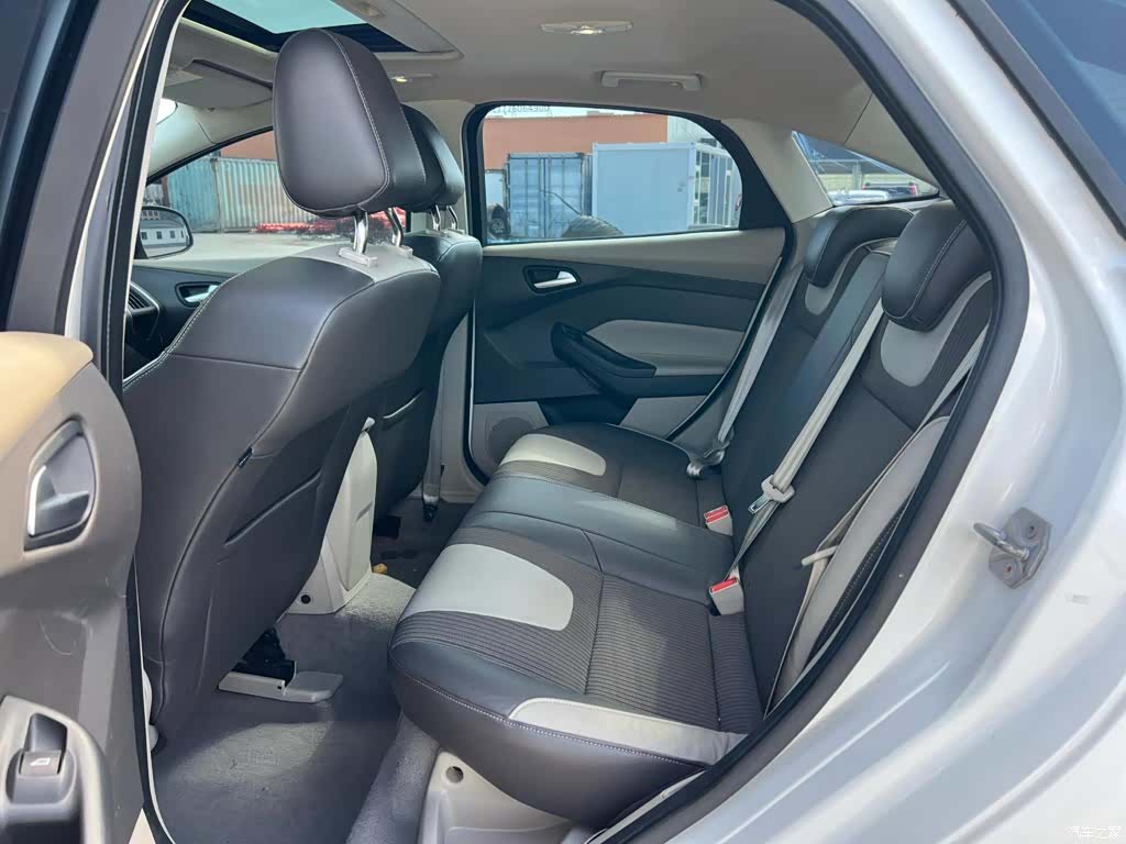 Ford Focus, 2012 10